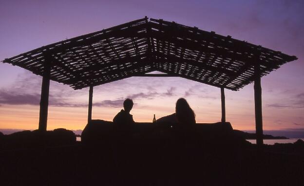 Romantischer Grillabend am Campingplatz bei Caleta Pan de Azucar. Spitzensteaks und guter Wein, was will man mehr?